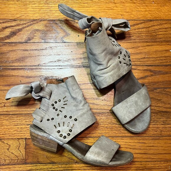 Free People A.S. 98 Gray Leather Low Heeled Sandals w Rivets Zippers & Bows - Picture 1 of 8